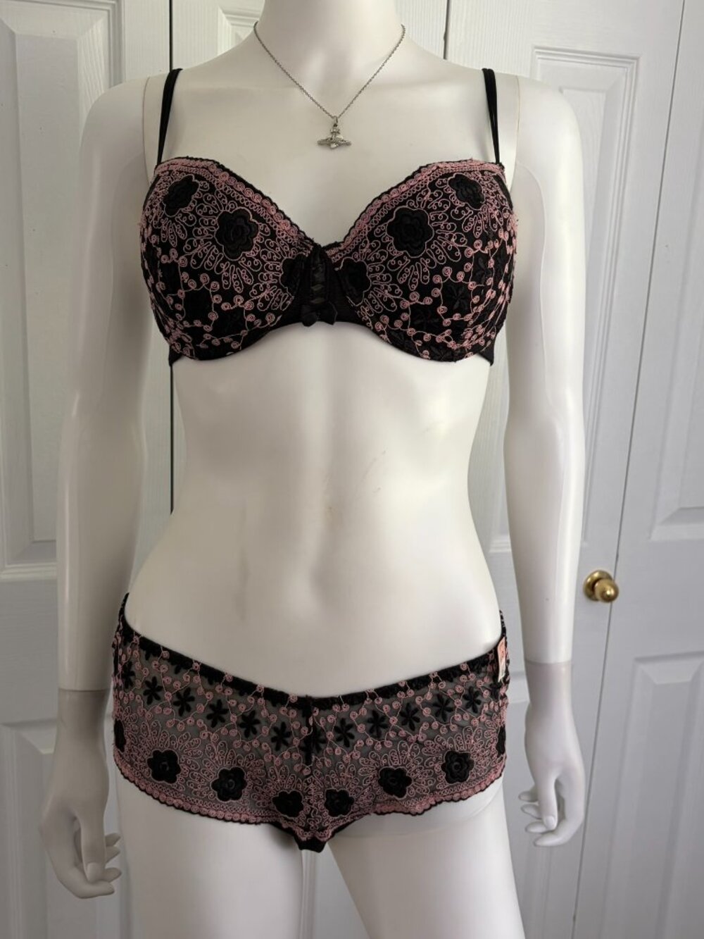 delicates size medium or 36c black matching bra lingerie set